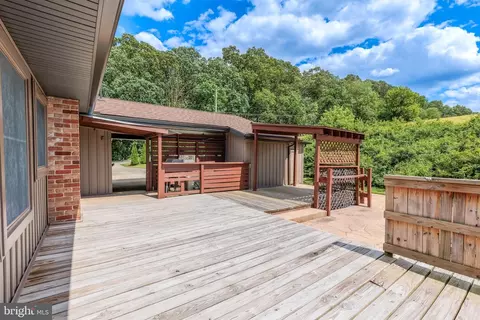 Exterior - 300 Long Ln, Lititz, PA 17543 photo 5 of 14