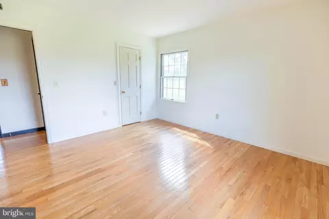 Bedroom - 300 Long Ln, Lititz, PA 17543 photo 4 of 6