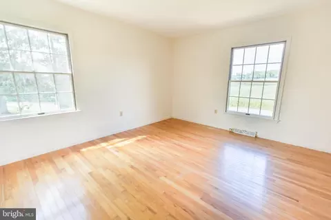 Bedroom - 300 Long Ln, Lititz, PA 17543 photo 1 of 6