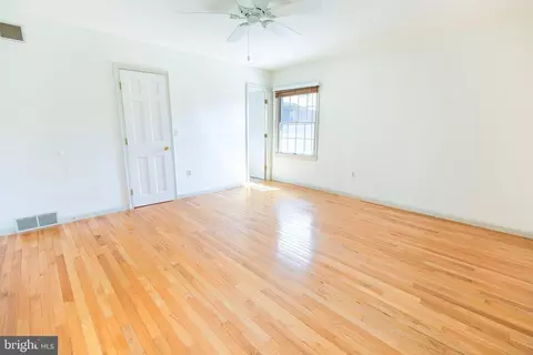 Bedroom - 300 Long Ln, Lititz, PA 17543 photo 6 of 6