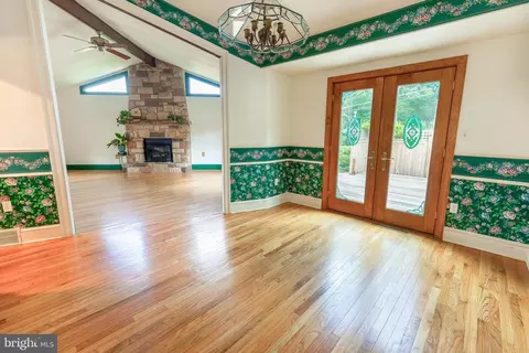 Dining - 300 Long Ln, Lititz, PA 17543 photo 1 of 1