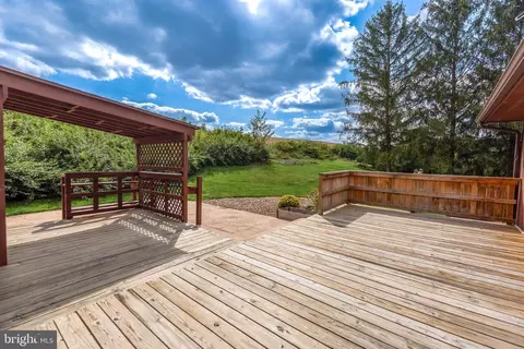 Exterior - 300 Long Ln, Lititz, PA 17543 photo 4 of 14
