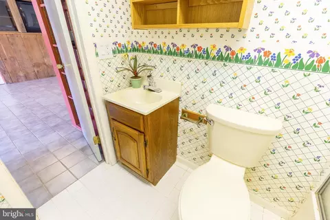 Bath - 300 Long Ln, Lititz, PA 17543 photo 3 of 4