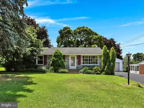 150 S Eastland Dr, Lancaster, PA 17602