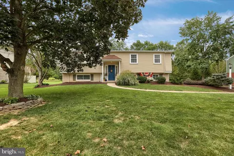 2552 Saddle Dr, Lancaster, PA 17601