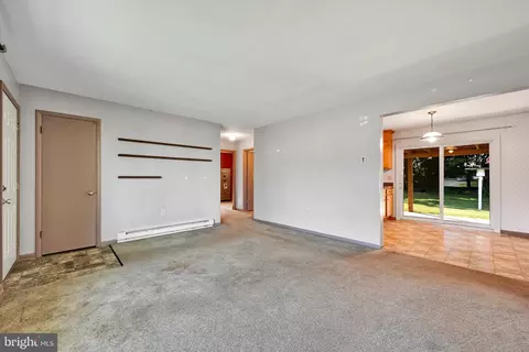 Living - 35 E Summit Dr, Stevens, PA 17578 photo 4 of 4