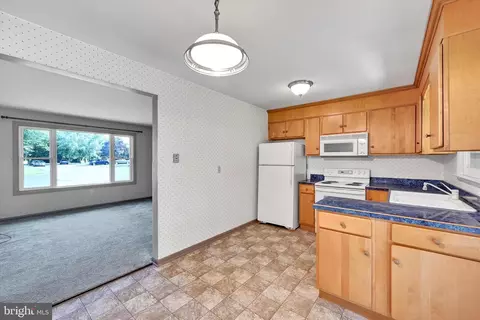 Kitchen - 35 E Summit Dr, Stevens, PA 17578 photo 2 of 2