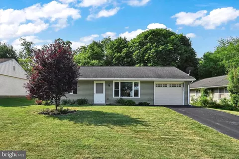 35 E Summit Dr, Stevens, PA 17578
