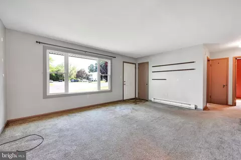 Living - 35 E Summit Dr, Stevens, PA 17578 photo 3 of 4