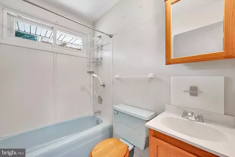 Bath - 35 E Summit Dr, Stevens, PA 17578 photo 1 of 1