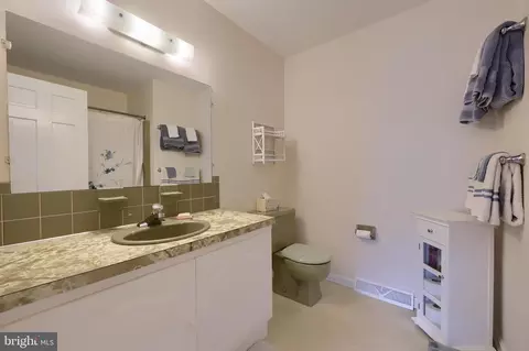 Bath - 1129 Old Eagle Rd, Lancaster, PA 17601 photo 2 of 3