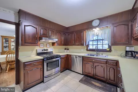 Kitchen - 1129 Old Eagle Rd, Lancaster, PA 17601 photo 2 of 5