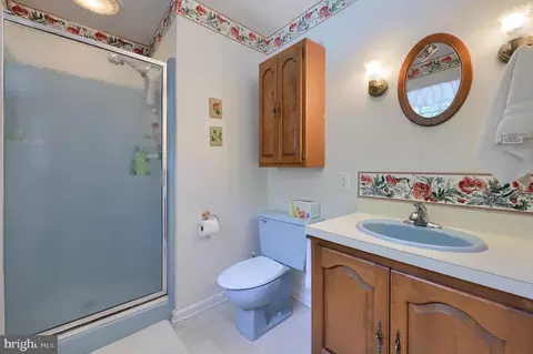 Bath - 1129 Old Eagle Rd, Lancaster, PA 17601 photo 3 of 3