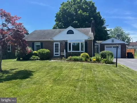 2016 Manor Ridge Dr, Lancaster, PA 17603