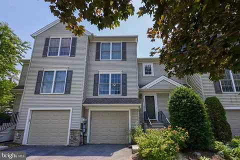 102 Banyan Circle Dr, Lancaster, PA 17603