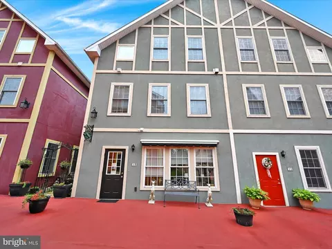 13 N Village Cir, Reinholds, PA 17569