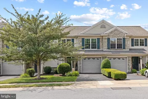 740 Skywalk Ln, Lancaster, PA 17601