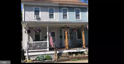 84 E 86 E Franklin St, Ephrata, PA 17522