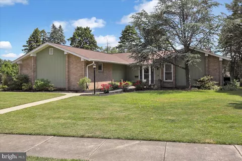 300 W Hillcrest Ave, Strasburg, PA 17579