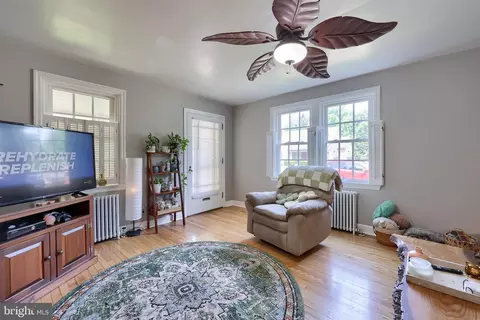 20 E Market St, Lititz, PA 17543 photo 2