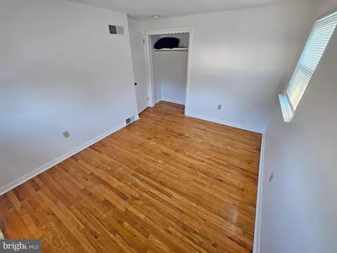 Bedroom - 527 Spring Ave, Lititz, PA 17543 photo 3 of 4