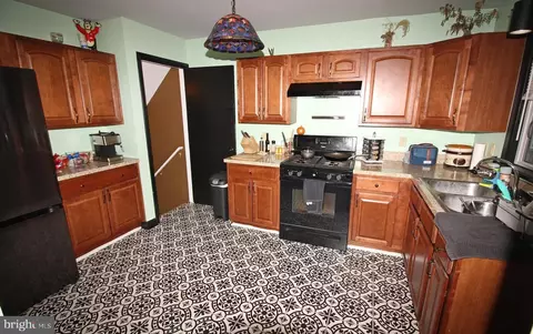 Kitchen - 527 Spring Ave, Lititz, PA 17543 photo 1 of 2
