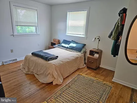 Bedroom - 527 Spring Ave, Lititz, PA 17543 photo 1 of 4