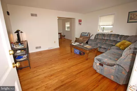 Living - 527 Spring Ave, Lititz, PA 17543 photo 2 of 2