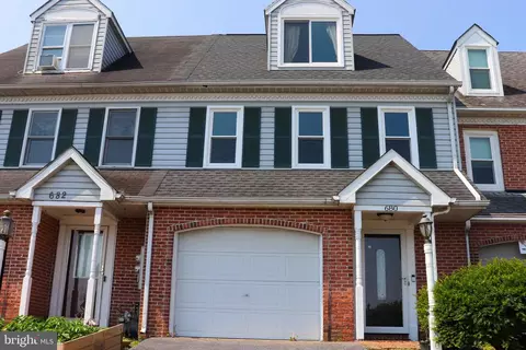 680 Topaz Dr, Lancaster, PA 17603