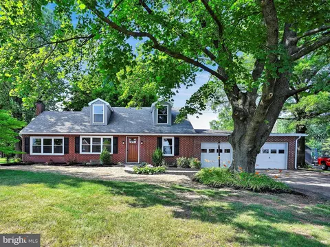 240 N Reamstown Rd, Stevens, PA 17578