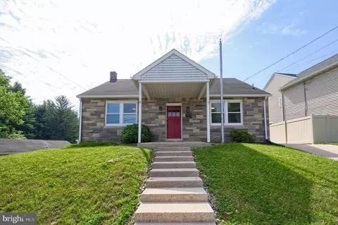 127 N 11th St, Akron, PA 17501