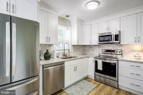 Kitchen - 37 Winding Way, Lititz, PA 17543 photo 2 of 3