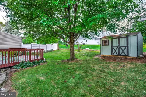 Exterior - 37 Winding Way, Lititz, PA 17543 photo 5 of 9