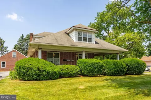 293 W Main St, Leola, PA 17540