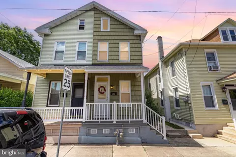 129 E Lincoln Ave, Lititz, PA 17543 photo 2