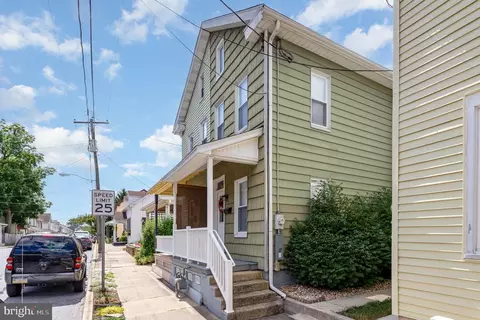 129 E Lincoln Ave, Lititz, PA 17543 photo 3