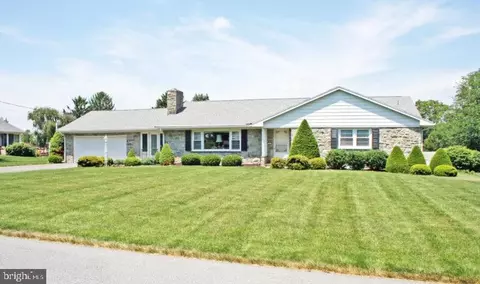 5 Birch Dr, Willow Street, PA 17584