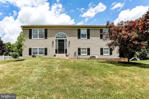 209 Cliff Ln, Elizabethtown, PA 17022