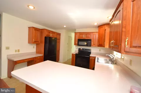 Kitchen - 627 Woodcrest Ave, Lititz, PA 17543 photo 2 of 3