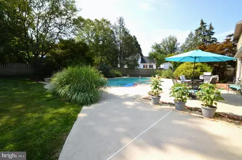 Exterior - 627 Woodcrest Ave, Lititz, PA 17543 photo 2 of 21