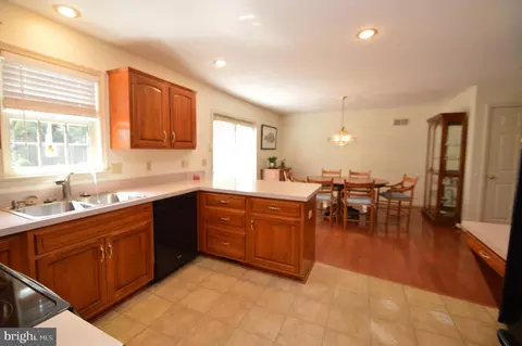 Kitchen - 627 Woodcrest Ave, Lititz, PA 17543 photo 3 of 3