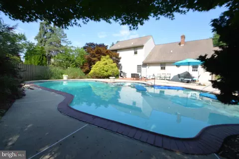 Exterior - 627 Woodcrest Ave, Lititz, PA 17543 photo 6 of 21