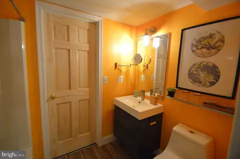 Bath - 627 Woodcrest Ave, Lititz, PA 17543 photo 4 of 4