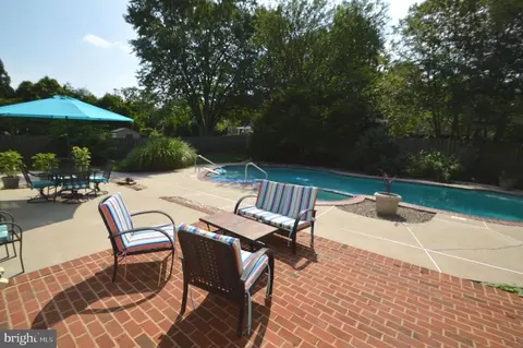 Exterior - 627 Woodcrest Ave, Lititz, PA 17543 photo 8 of 21