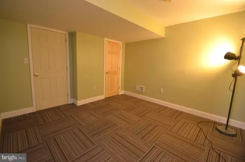 Bedroom - 627 Woodcrest Ave, Lititz, PA 17543 photo 7 of 8