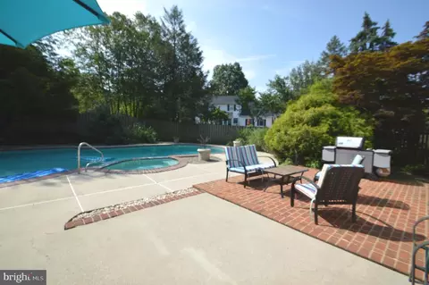Exterior - 627 Woodcrest Ave, Lititz, PA 17543 photo 7 of 21