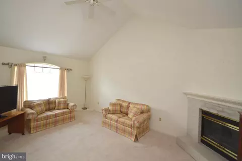 Living - 627 Woodcrest Ave, Lititz, PA 17543 photo 1 of 6