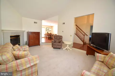 Living - 627 Woodcrest Ave, Lititz, PA 17543 photo 3 of 6