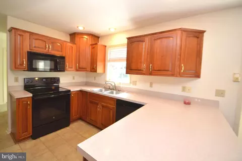 Kitchen - 627 Woodcrest Ave, Lititz, PA 17543 photo 1 of 3