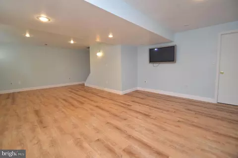 Living - 627 Woodcrest Ave, Lititz, PA 17543 photo 6 of 6